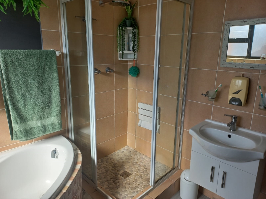 2 Bedroom Property for Sale in Gonubie North Eastern Cape